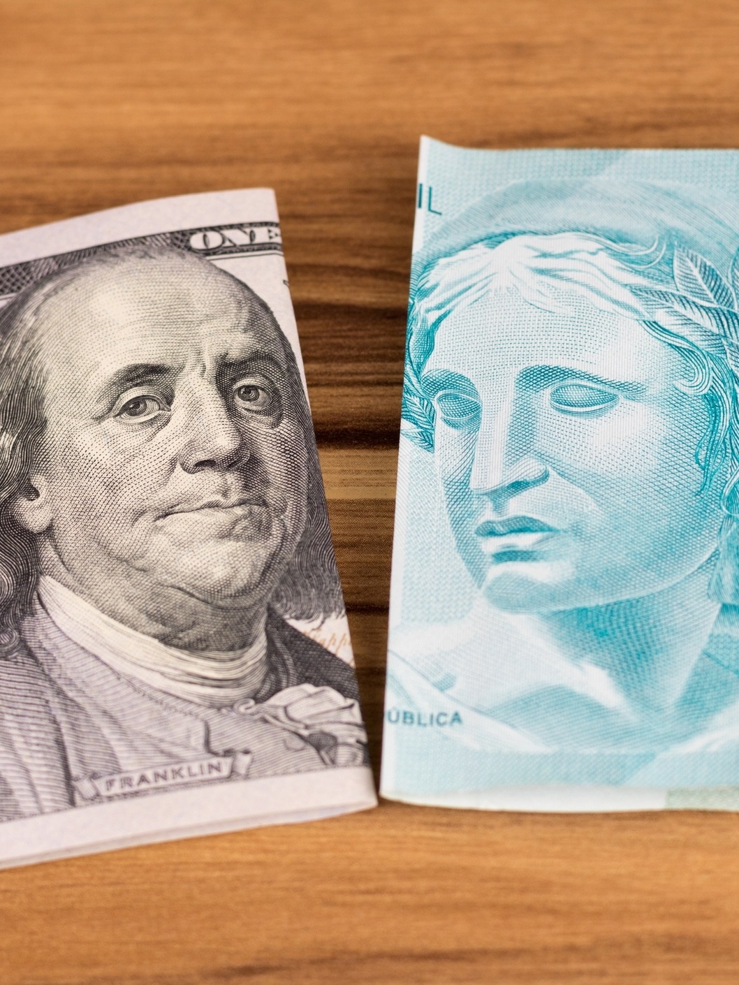 Dólar não para de subir! O que é preciso entender sobre a flutuação da moeda