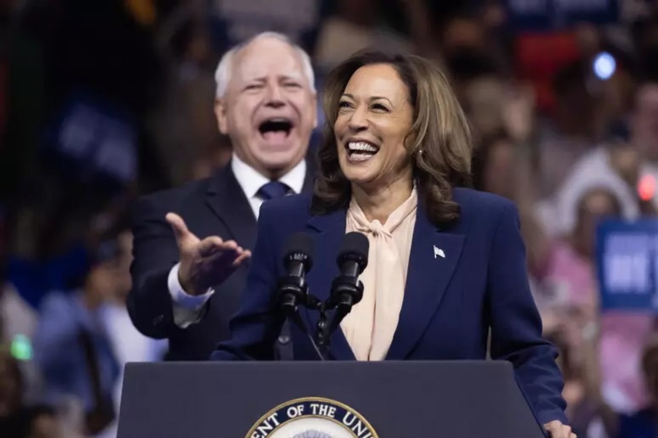 Vice de Kamala Harris tem histórico militar polêmico; veja