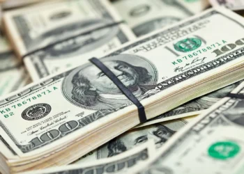 Aumento no dólar pode fazer governo voltar atrás na isenção do IR? Veja