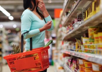 CRAS distribui cestas básicas para brasileiros; e o melhor: com dinheiro depositado