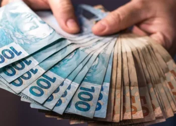 Caixa e BB pagam R$ 590 a R$ 941 a quem trabalhou em 2022: veja se é o seu caso