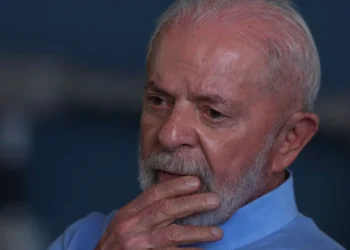 Programa social que libera R$ 200 para adolescentes pode levar impeachment de Lula – entenda
