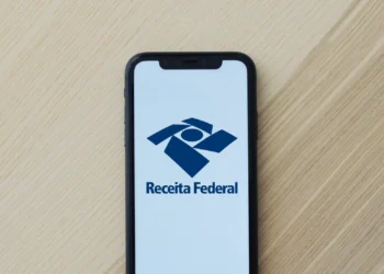 Receita Federal envia mensagem taxando transferências PIX?