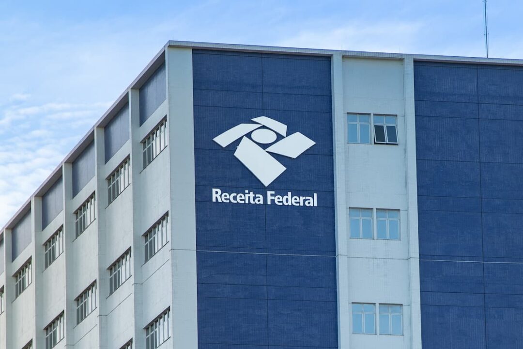 Carro por R$ 6 mil e Playstation 5 por R$ 100: leilão da Receita começa hoje (23)