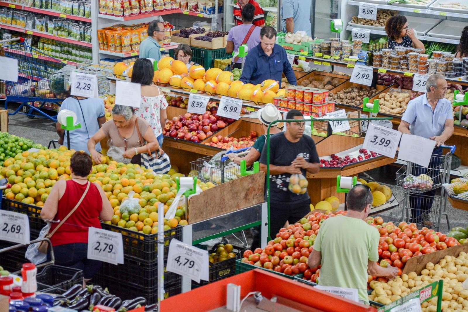 Fevereiro começa com queda nos alimentos: veja os principais