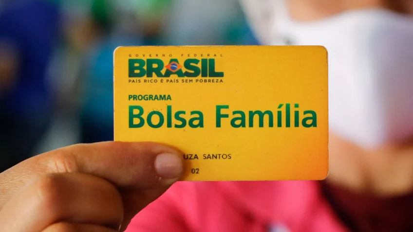Governo divulga como irá fiscalizar filhos e gestantes no Bolsa Família 2025; veja